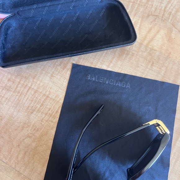 BALENCIAGA Sunglasses - Picture 8 of 9